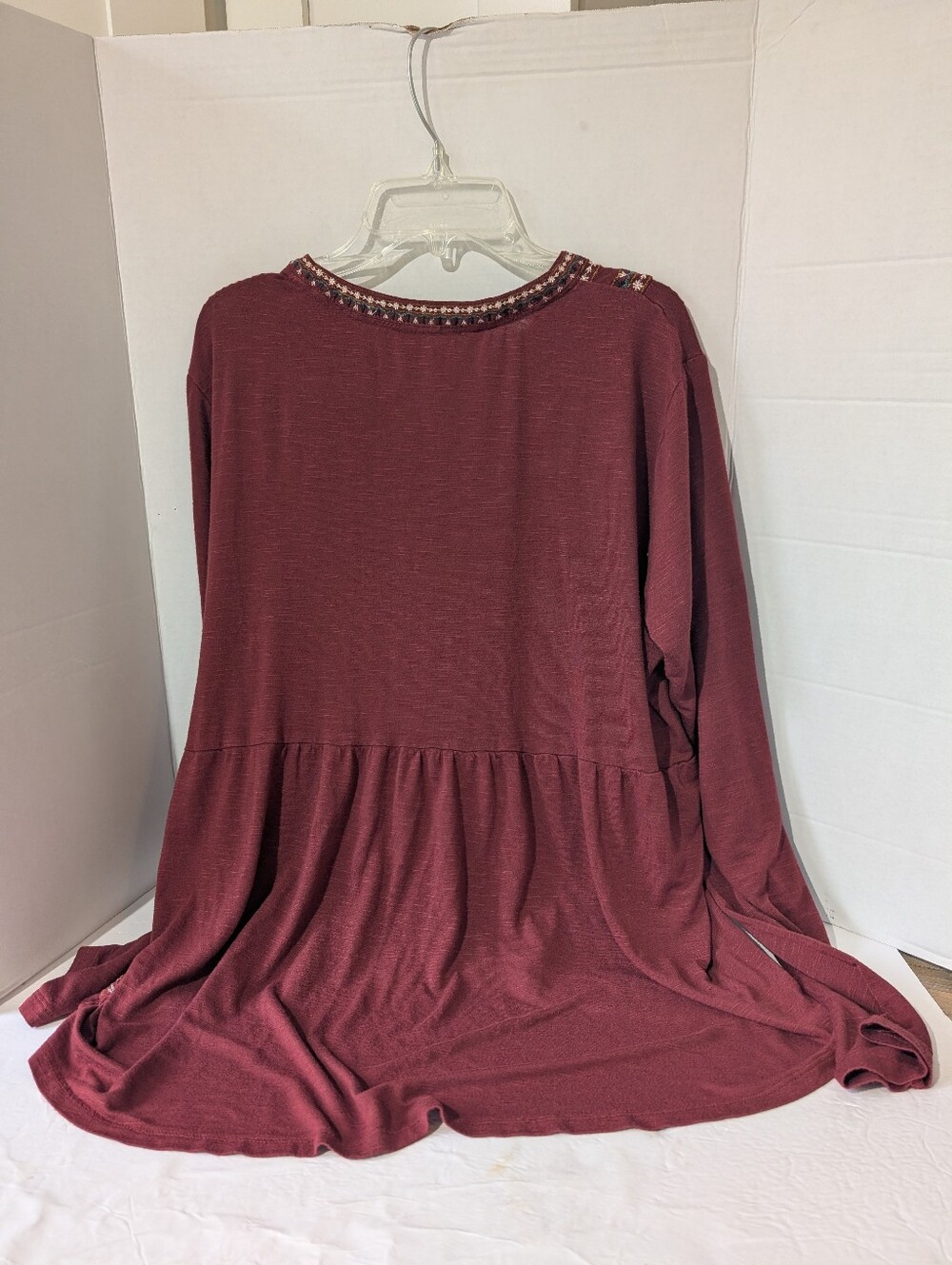 Knox Rose Burgandy Embroidered Ho-Low V-Neck Long Sleeve Top - Est Large - Picture 4 of 4